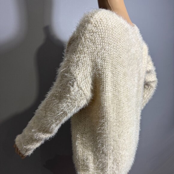 Cream Fuzzy Cable Knit Sweater 🤍 Soft & Cozy Neutral Winter Pullover NWOT - Picture 4 of 5